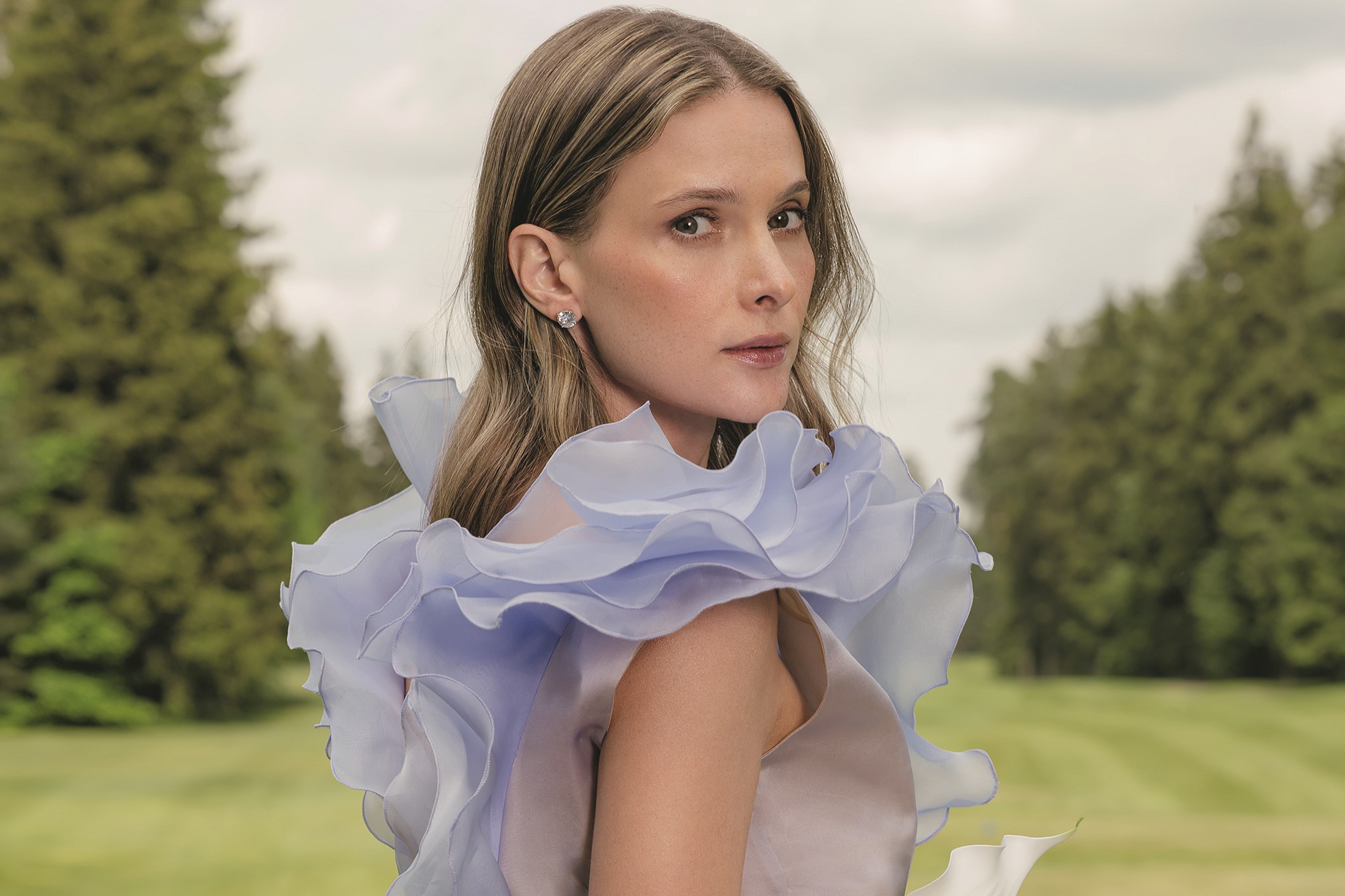 Съемка актрисы Светланы Ивановой в гольф-клубе для летнего номера журнала «Атмосфера»