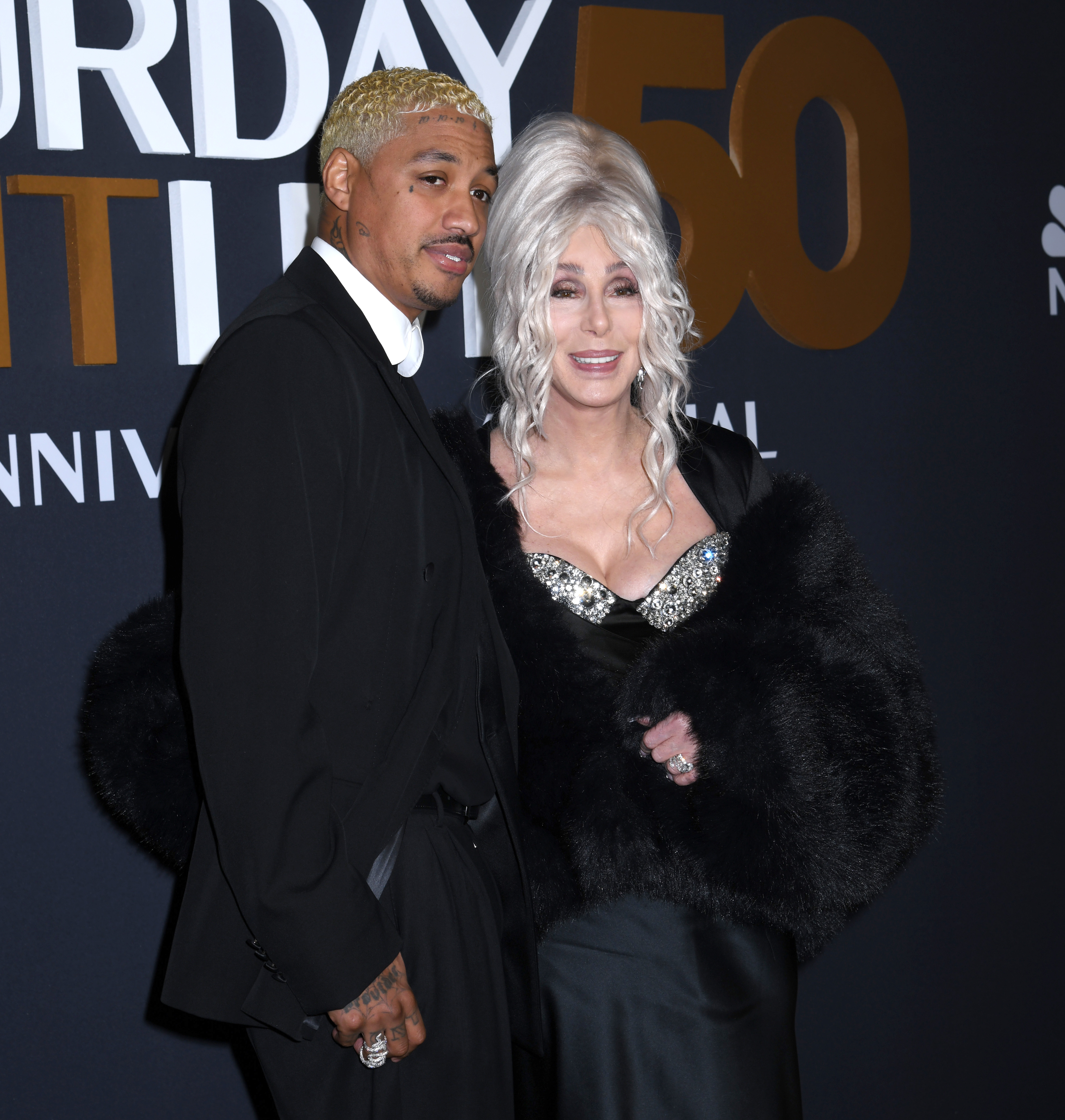 Шер с бойфрендом, Скарлетт Йоханссон с мужем на 50-летии скетч-шоу в США