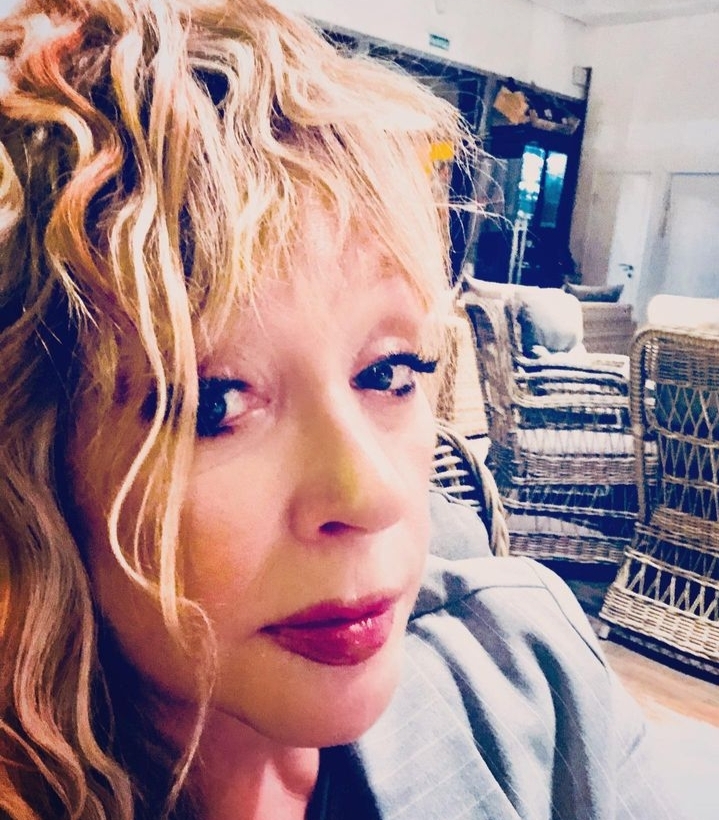 Секретом молодости Пугачевой назвали накладную челку: как изменился стиль Примадонны