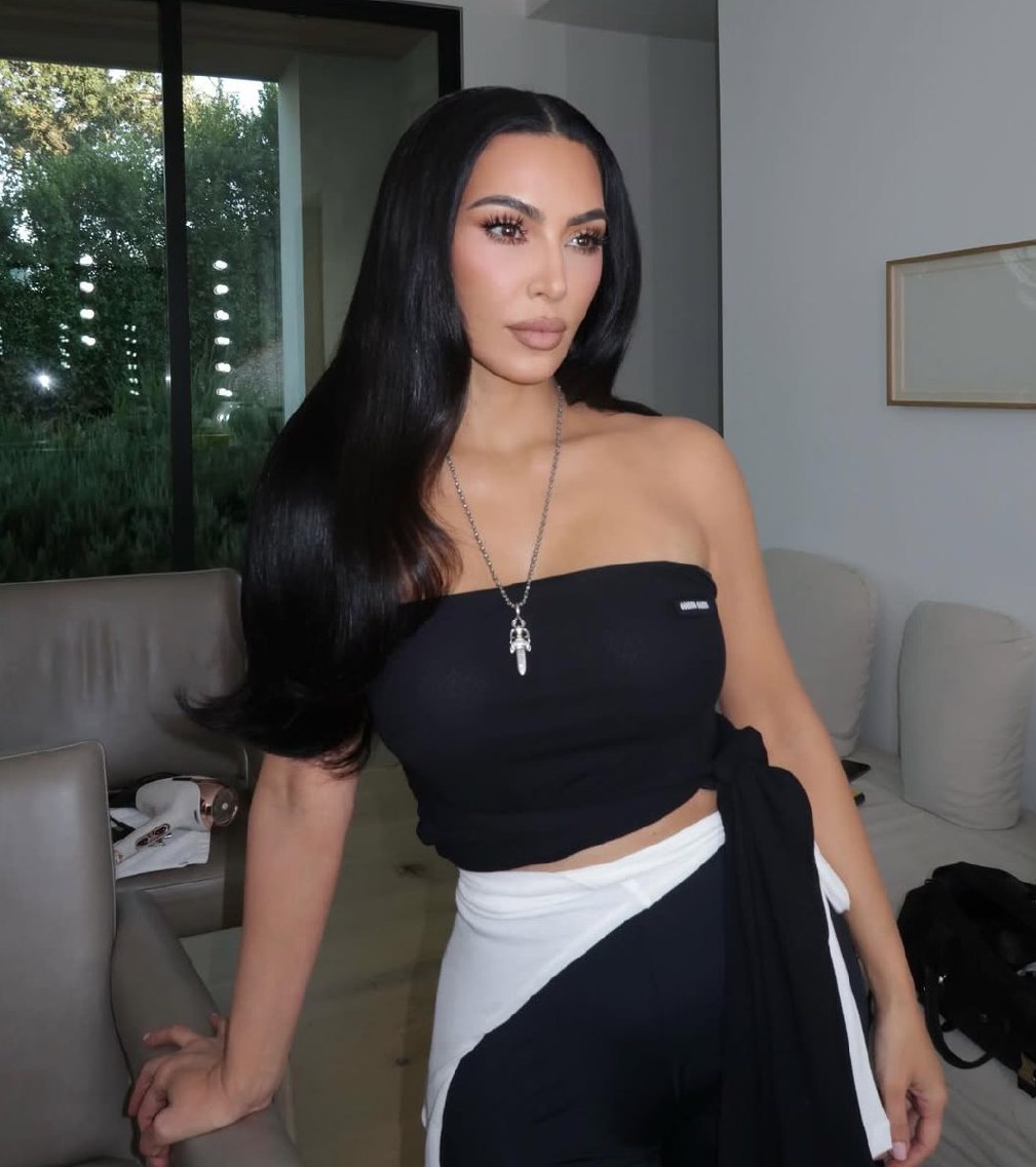 Отель, постель и завтрак: Ким Кардашьян показала закулисье Парижской недели моды