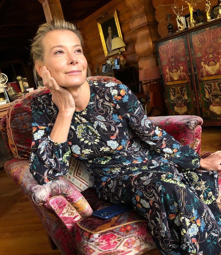 "Мы на одной волне": Пугачева купила платье, как у Высоцкой. Гид по стилю кинозвезды