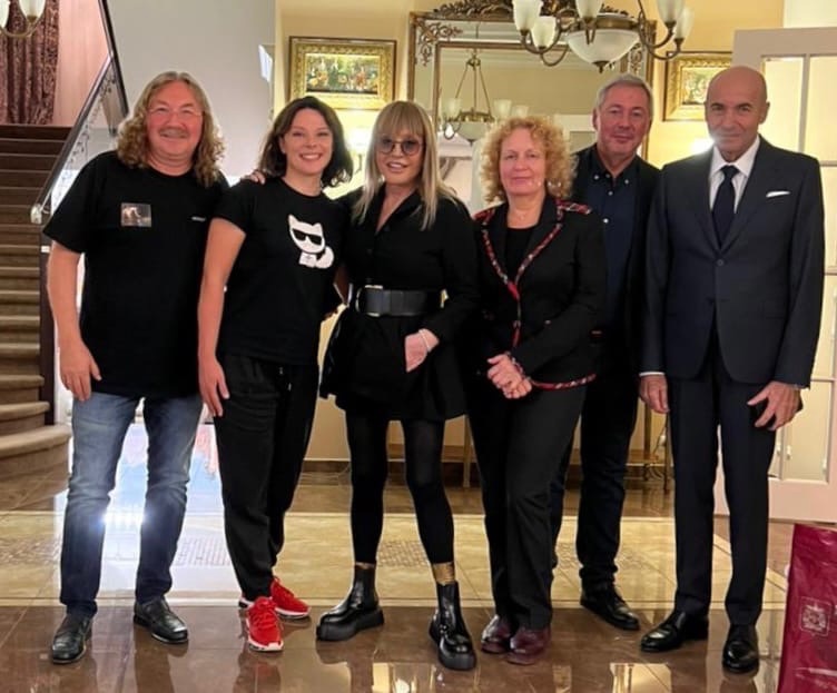 До слез: после долгой разлуки Николаев, Крутой, Пугачева встретились в Москве